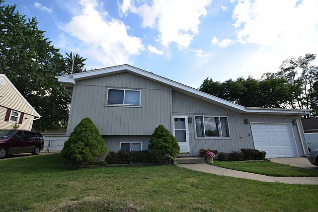 415 E Schaumburg Rd photo 1