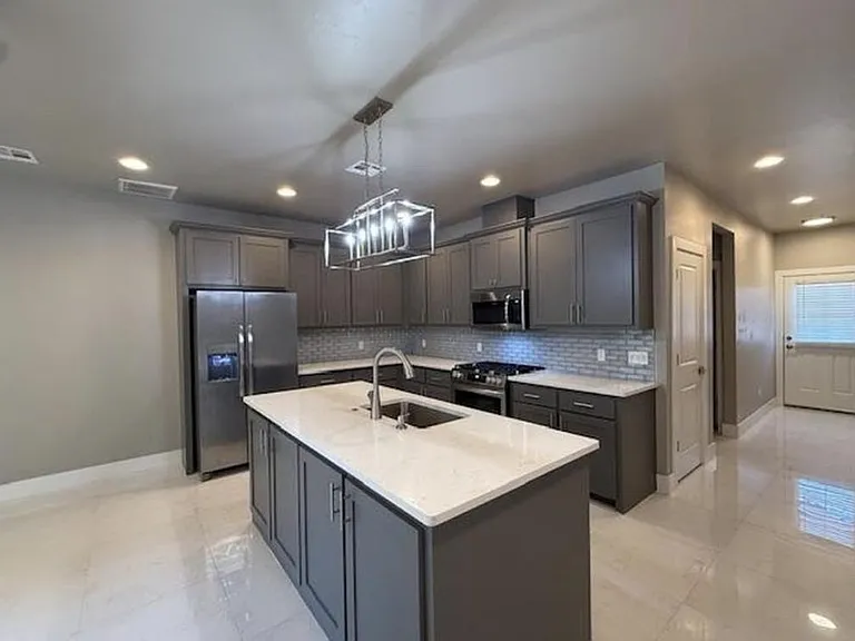 604 Abadan Dr — Photo 3
