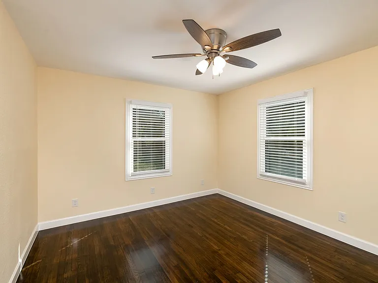 2610 Michigan Ave — Photo 12