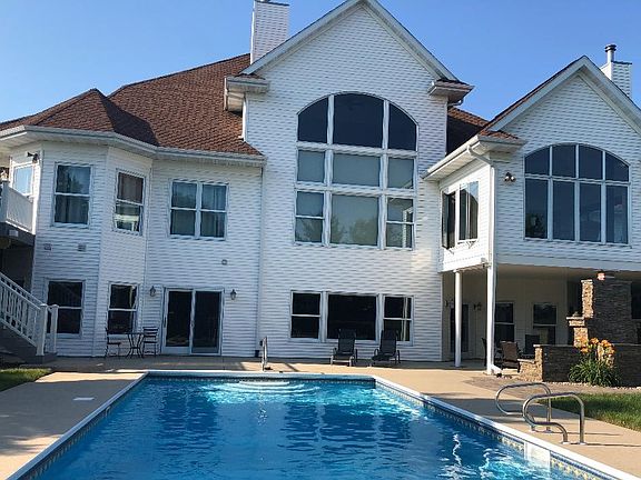 2nd image of 3024 Wellington Dr
