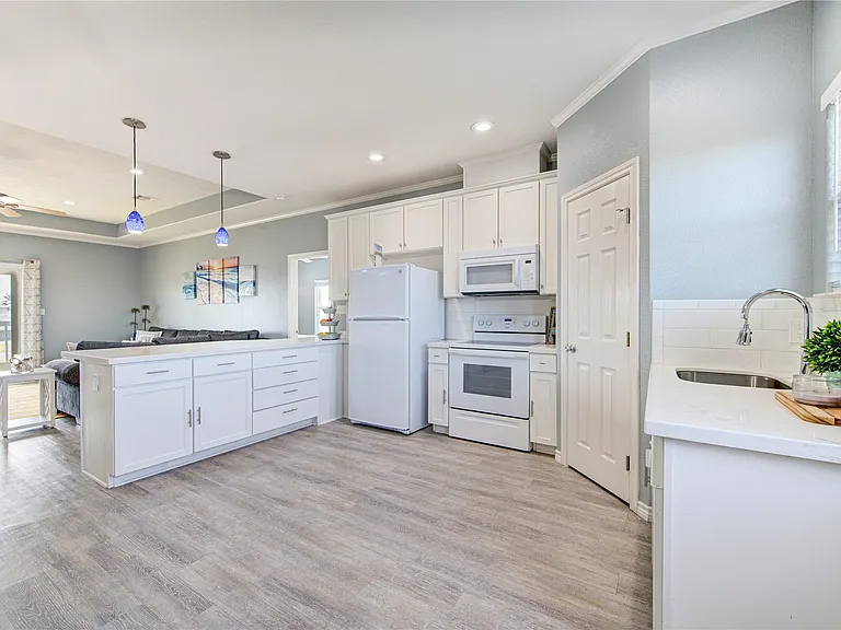 14110 Miramar Dr — Photo 23