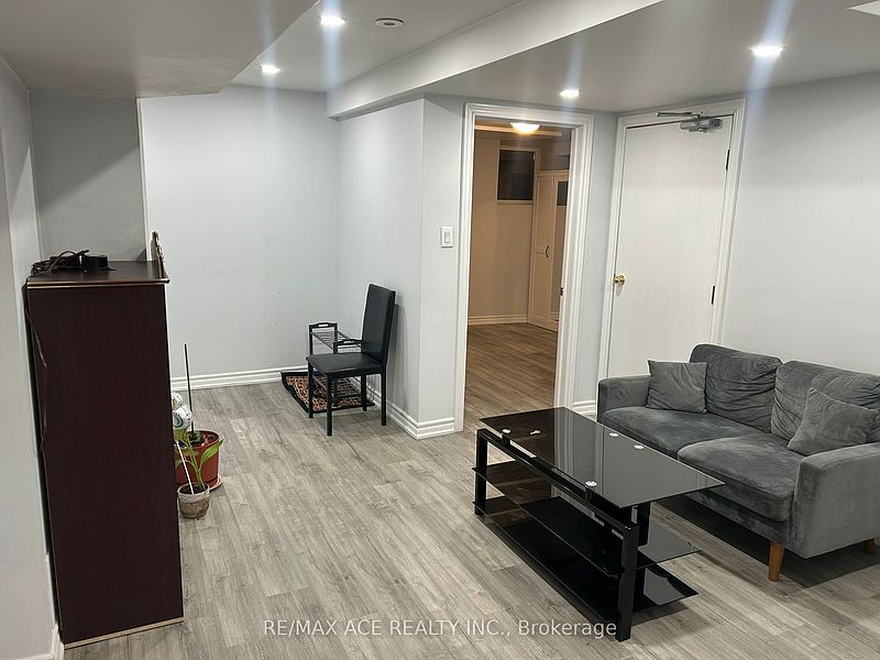Toronto Townhouse for rent - 1 Bedroom — photo 2