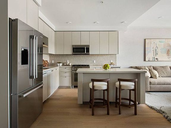 3rd image of 10310 Santa Monica Blvd #512