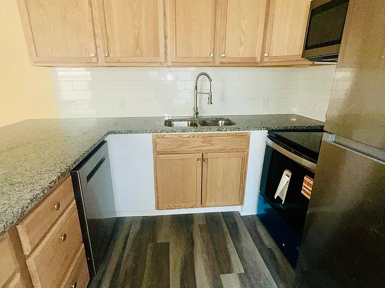 6 N. Dooley Ave. — Photo 12