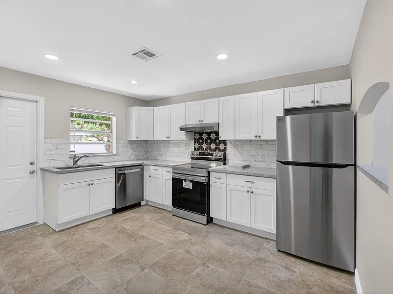 9484 Sun Ct — Photo 11