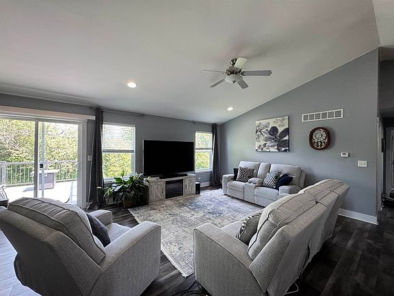 4th image of 7478 Tara Ct