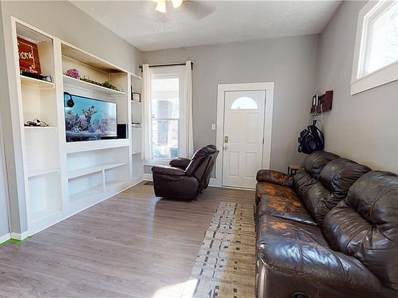 3rd image of 912 River Ave
