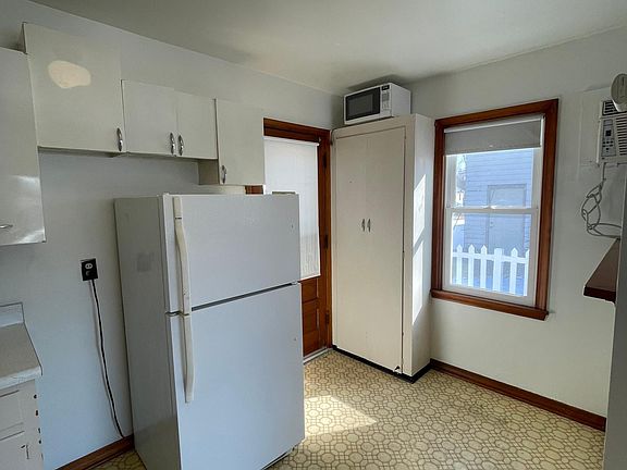 5th image of 316 E 21st St