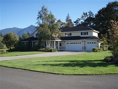 2nd image of 1293 SE 16th Pl
