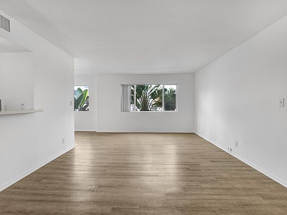 2nd image of 14315 Moorpark St APT 109