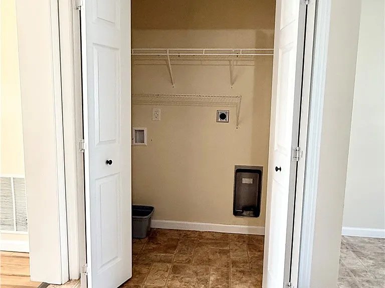 10044 Ash St — Photo 10