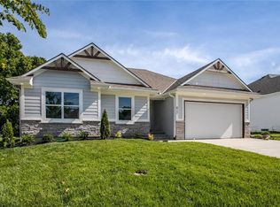 817 SW Granite Ln, Blue Springs, MO 64015