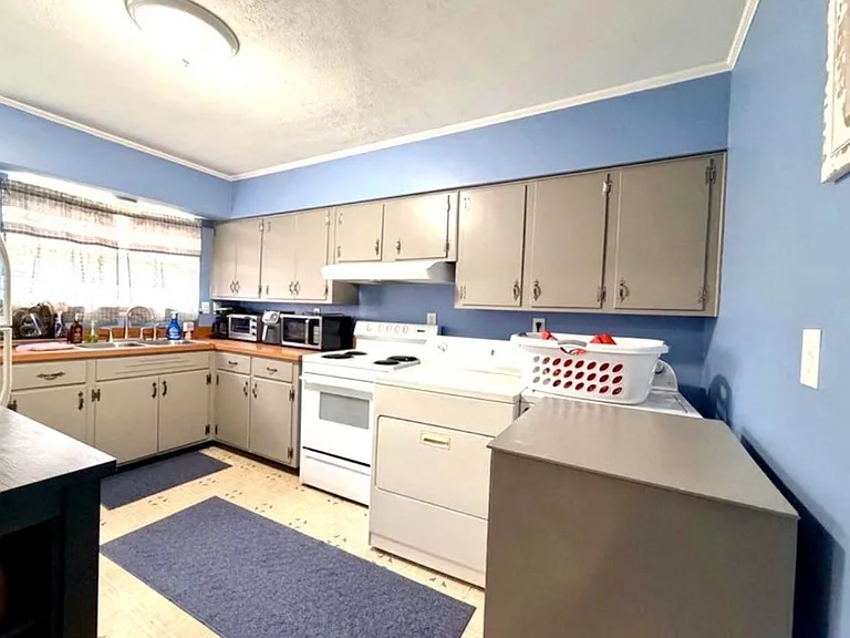 4705 Clover Ln — Photo 6