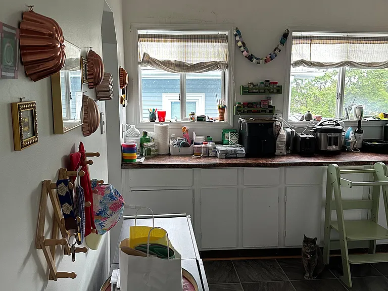 102 Rochambeau Ave — Photo 8