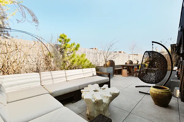 Sold by Compass | media 8