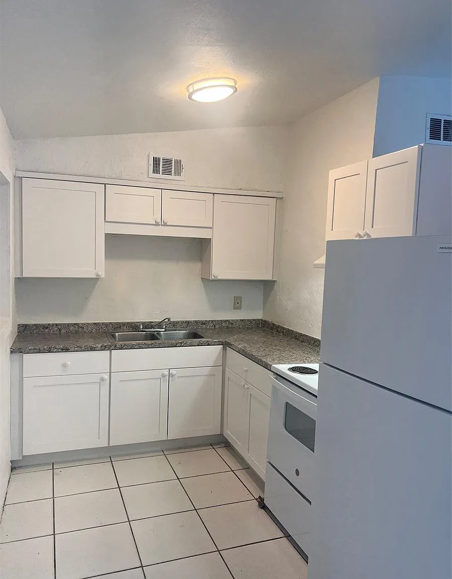 4 bed, 1116 sqft, $2,900 — Photo 2