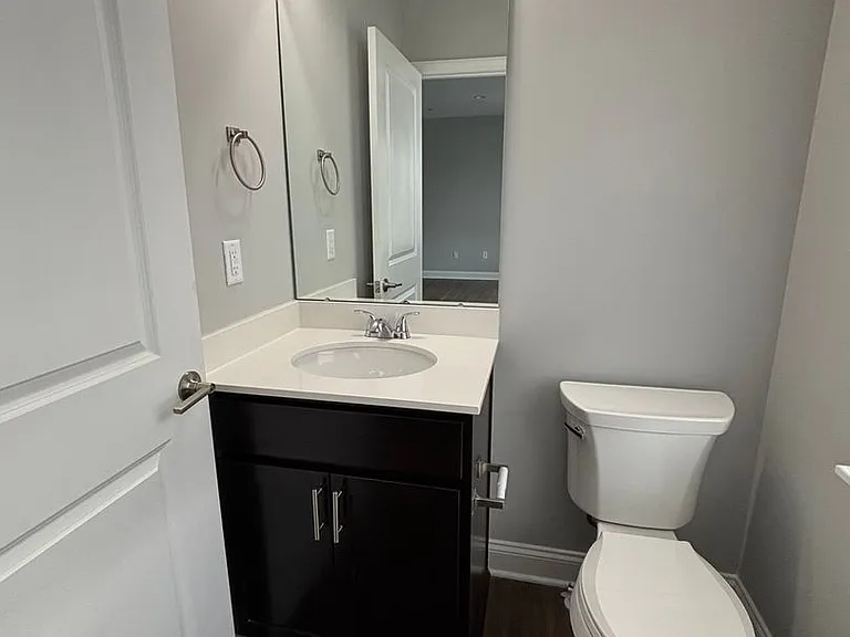 70 Hawthorne Dr — Photo 7