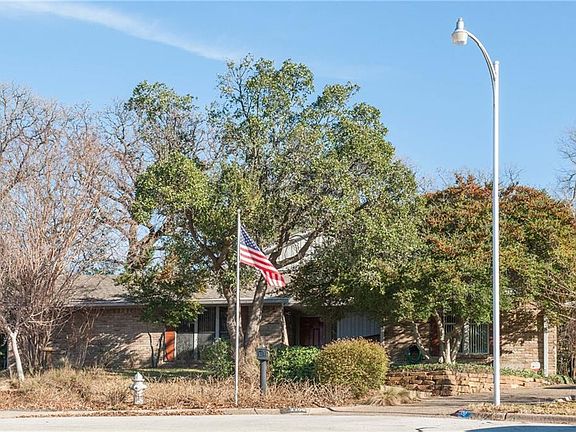 4th image of 2200 Crooked Oak Ct