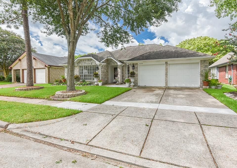 1st image of 16030 Surrey Woods Dr