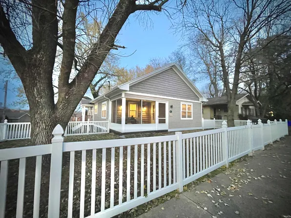 24 W Main St, Newburgh, IN 47630