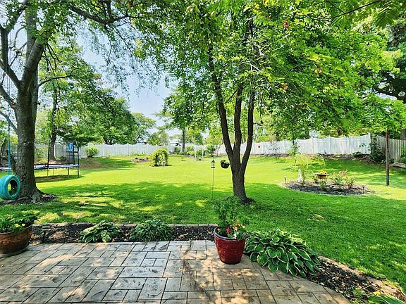 4th image of 343 Oakleigh Woods Dr