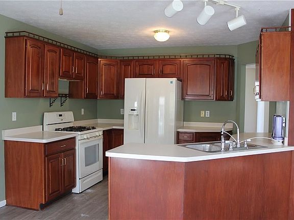 4th image of 77 Saint Katherine Way