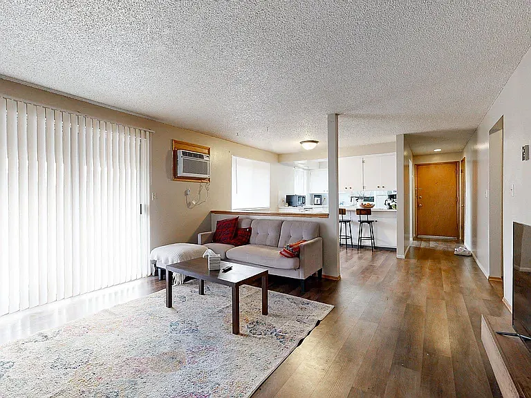 2 bed, 936 sqft, $1,000 — Photo 1