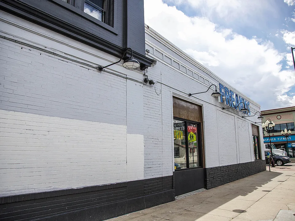 860 W 8th Ave