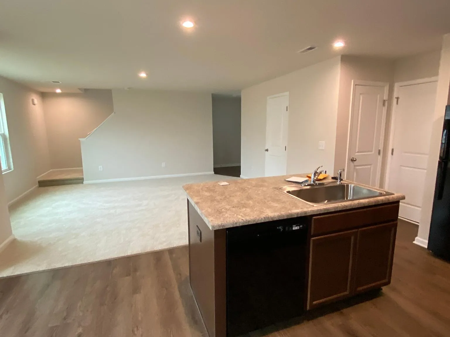 4 bed, 2.5 bath, 1660 sqft, $2,050 — Photo 3