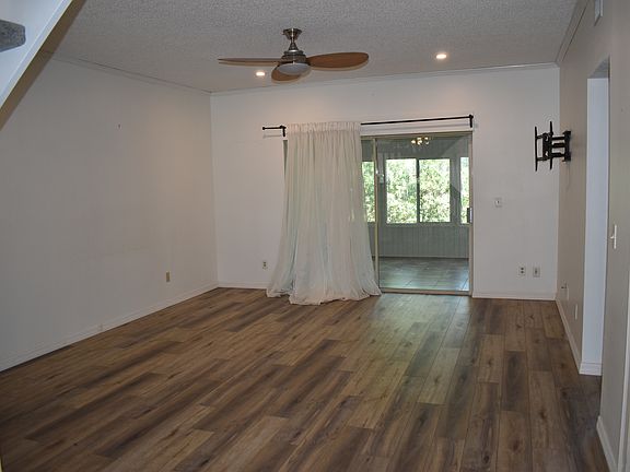 5th image of 113 Hunter Ct