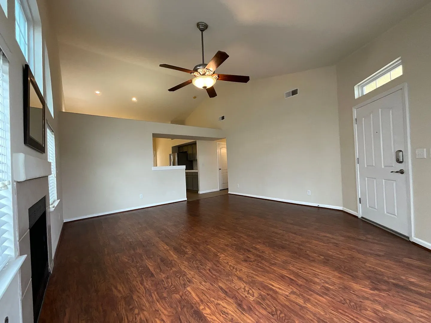 Lovely 3 bedroom 2 bath home in Northeast Fresno.. — Photo 3