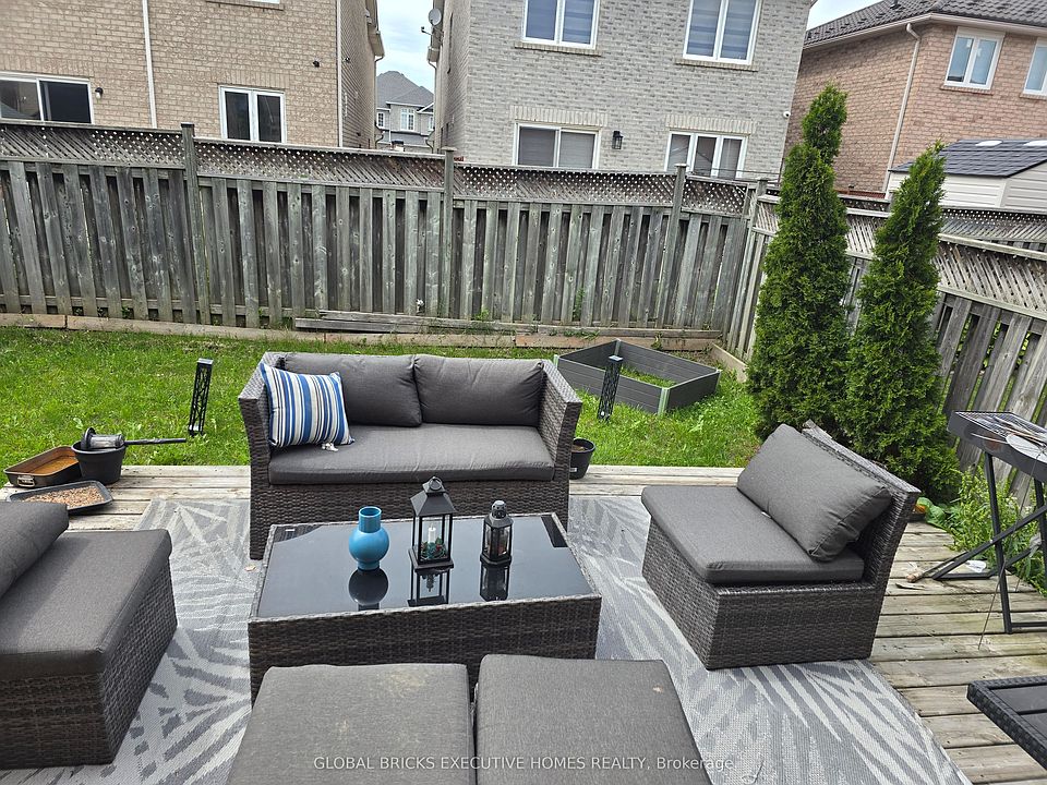 2nd image of 17 Mannel Cres