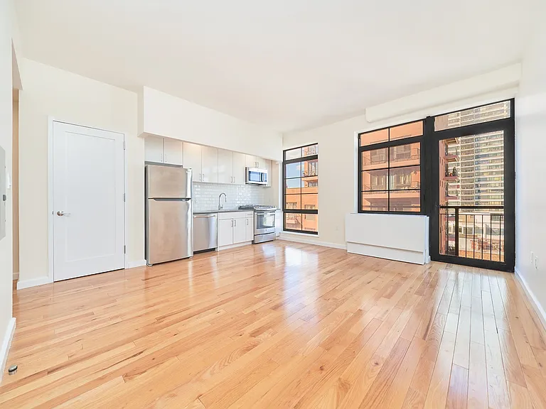 2211 3rd Ave #7-C — Photo 5