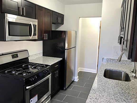 4th image of 1100 W Glenlake Ave #2