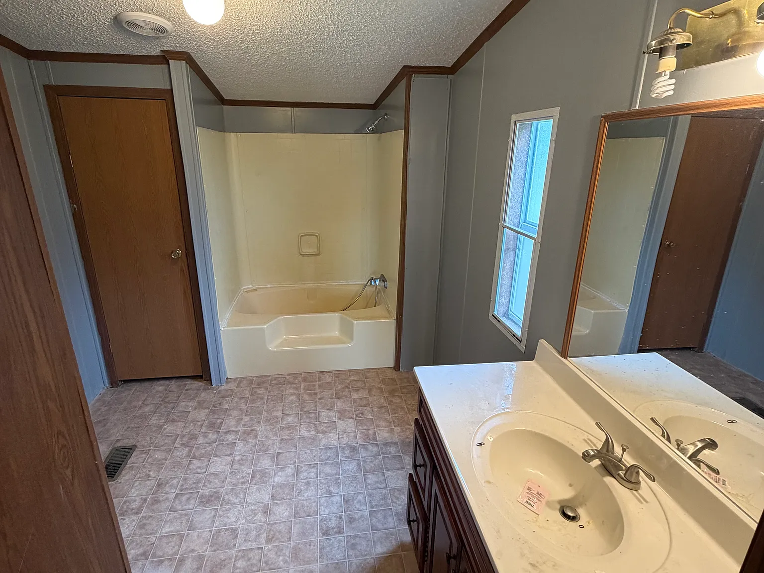 3 bed, 1450 sqft, $1,000 — Photo 3