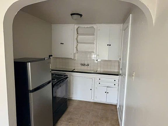 4th image of 606 NW 25th St #606
