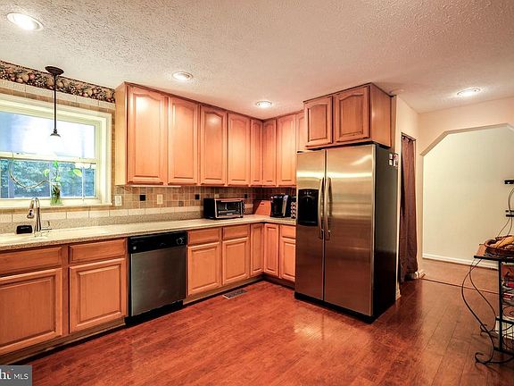 3rd image of 37070 Tanyard Dr