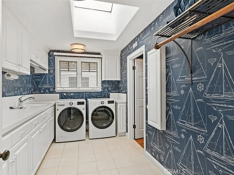 2431 Bayshore Dr — Photo 35