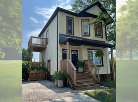 1567 Cataraqui St, Windsor, ON