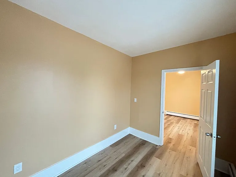 46 Glass St #2 — Photo 8