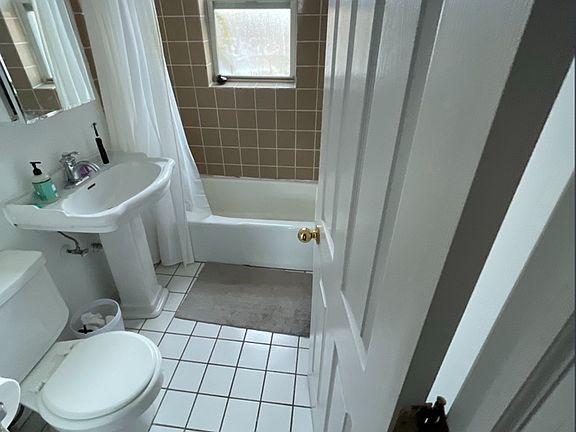 3rd image of 677 W Wrightwood Ave #681-3W