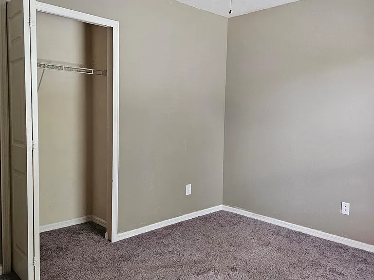 2761 Retreat View Cir — Photo 18