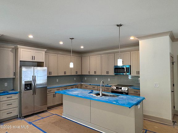 3rd image of 664 Wren Ln