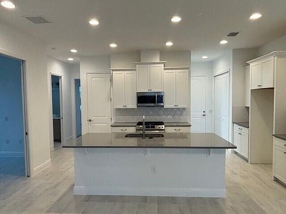 3rd image of 3110 Avalonia Dr