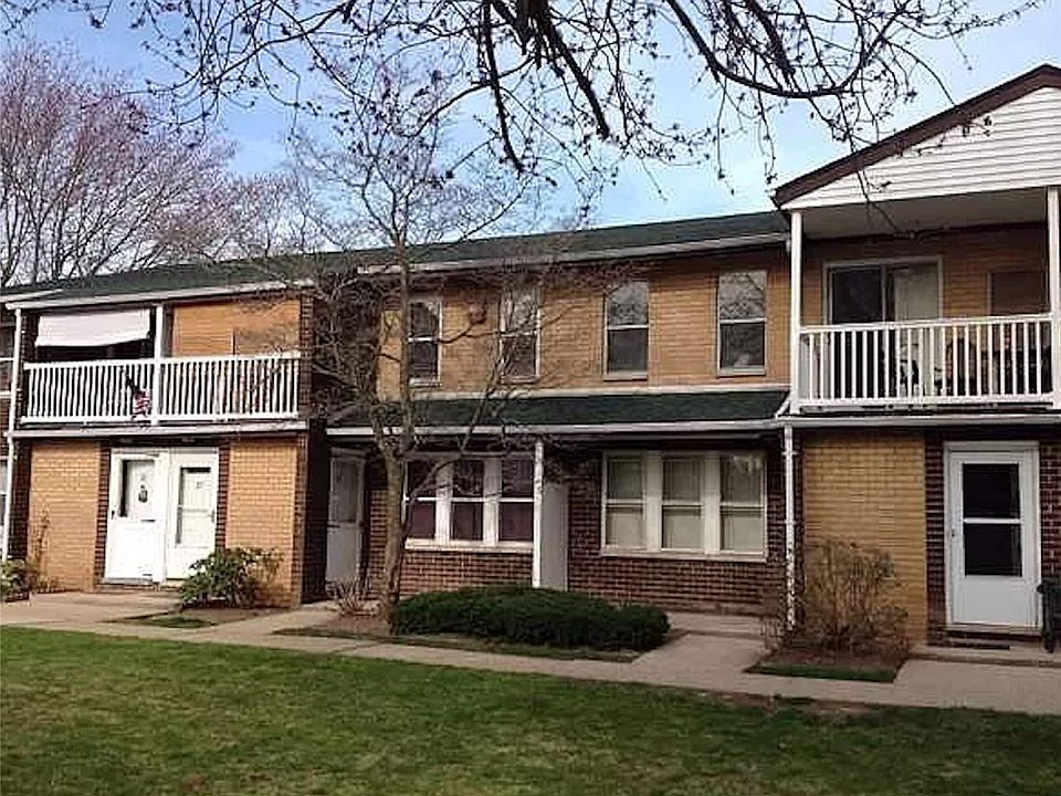 1st image of 28 Artist Lake Dr