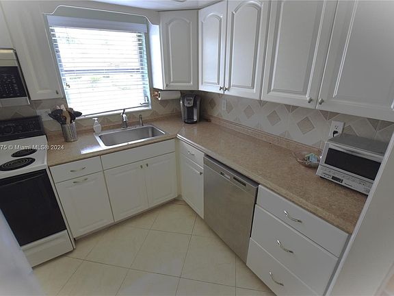 4th image of 2882 Crosley Dr W APT B