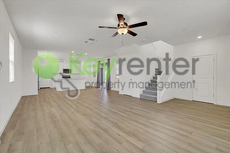 4 bed, 2.5 bath, 2102 sqft, $3,600 — Photo 4