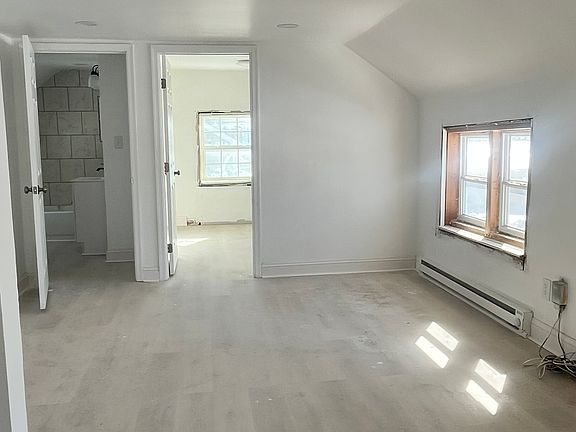 5th image of 302 Jefferson St #2