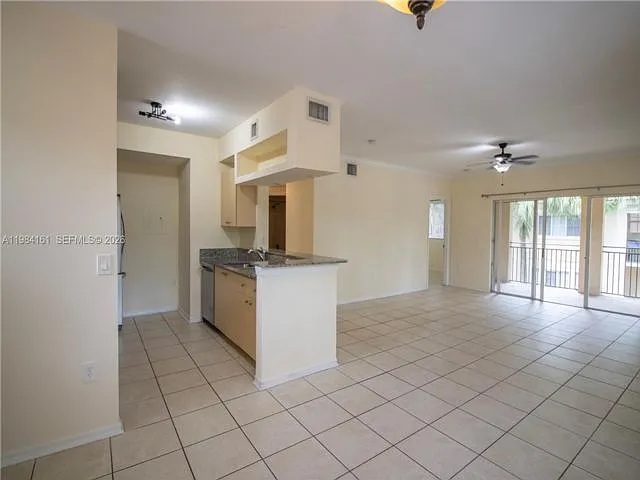 Building Photo - 2469 Centergate Dr #204