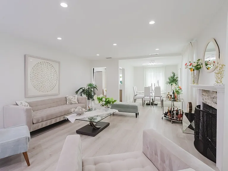 10619 Mather Ave — Photo 7